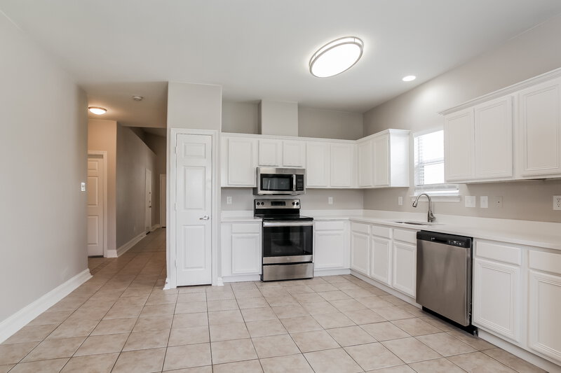1,815/Mo, 21314 Cherry Canyon Ln Tomball, TX 77375 Kitchen View 2