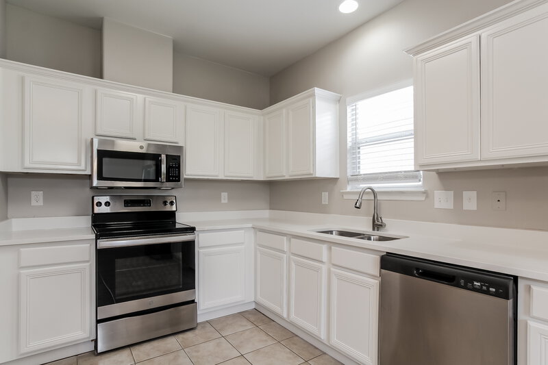 1,815/Mo, 21314 Cherry Canyon Ln Tomball, TX 77375 Kitchen View 3