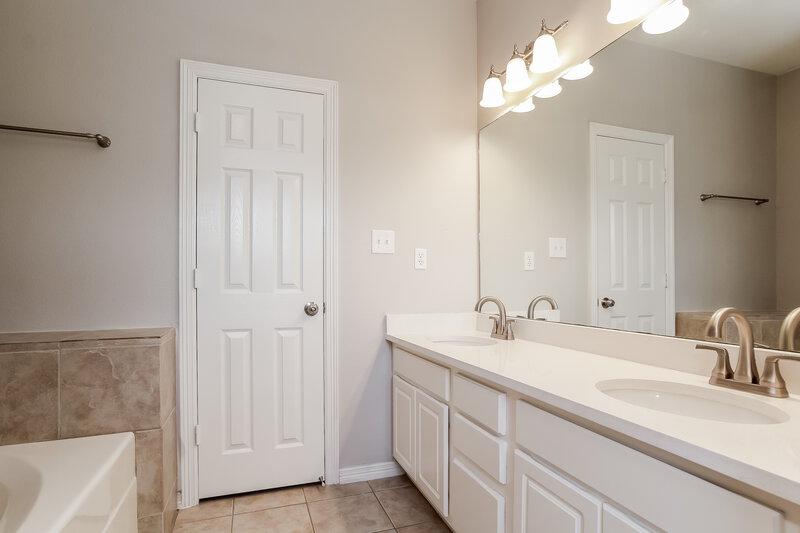 1,815/Mo, 21314 Cherry Canyon Ln Tomball, TX 77375 Main Bathroom View 2