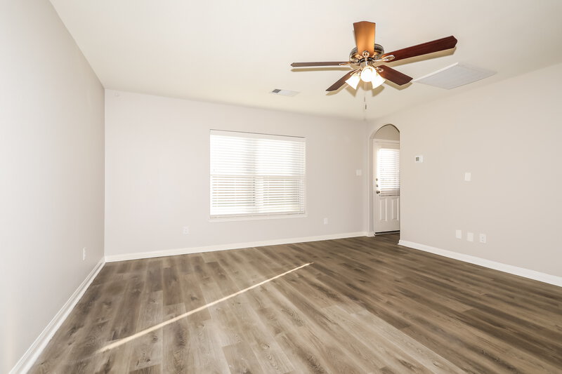 1,865/Mo, 12039 Quartersawn Ln Pinehurst, TX 77362 Living Room View 2