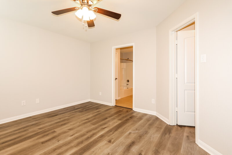 1,865/Mo, 12039 Quartersawn Ln Pinehurst, TX 77362 Main Bedroom View