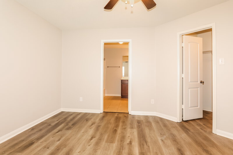 1,865/Mo, 12039 Quartersawn Ln Pinehurst, TX 77362 Main Bedroom View 2