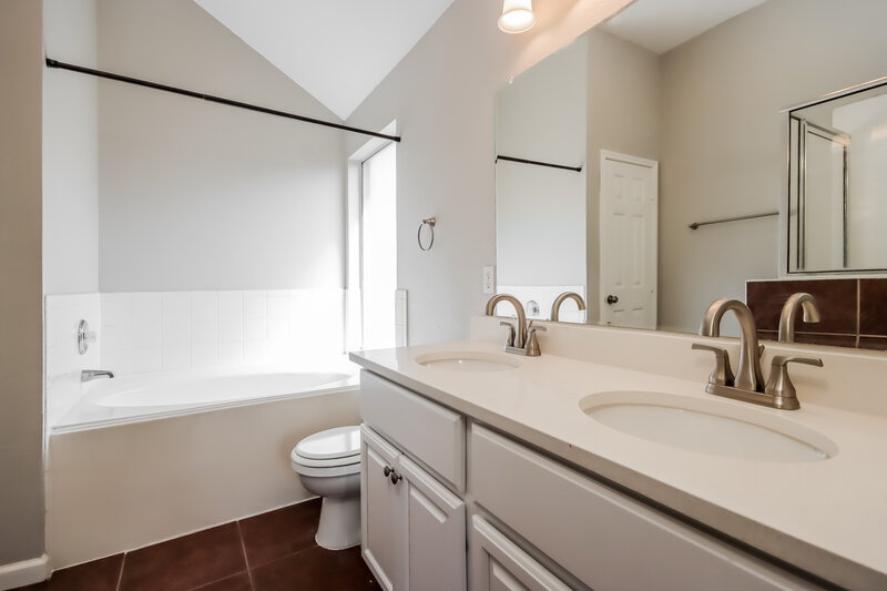 2,080/Mo, 19343 Aspen Trails Dr Katy, TX 77449 Main Bathroom View