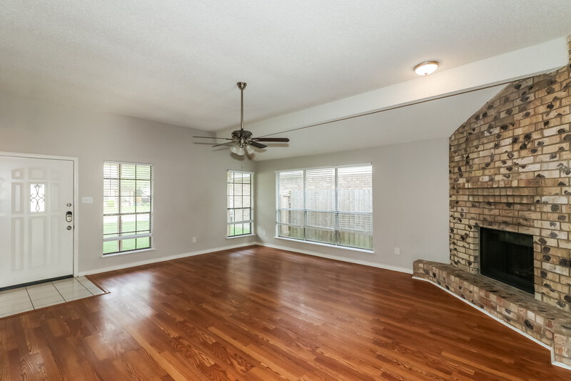 1,920/Mo, 10911 Kirkbud Ln Houston, TX 77089 Living Room View