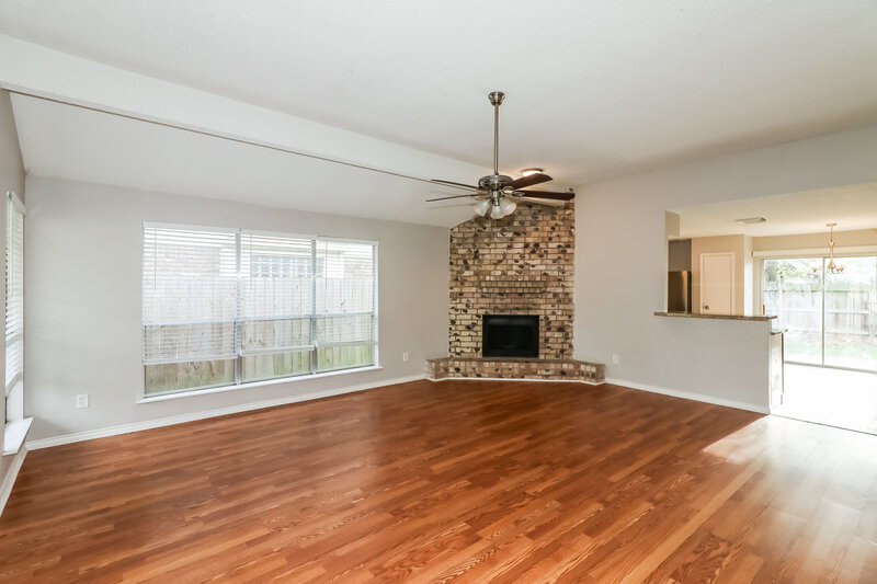 1,920/Mo, 10911 Kirkbud Ln Houston, TX 77089 Living Room View 2