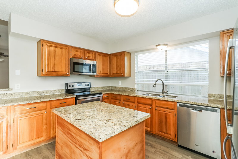 1,920/Mo, 10911 Kirkbud Ln Houston, TX 77089 Kitchen View 2