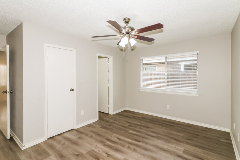 1,920/Mo, 10911 Kirkbud Ln Houston, TX 77089 Main Bedroom View