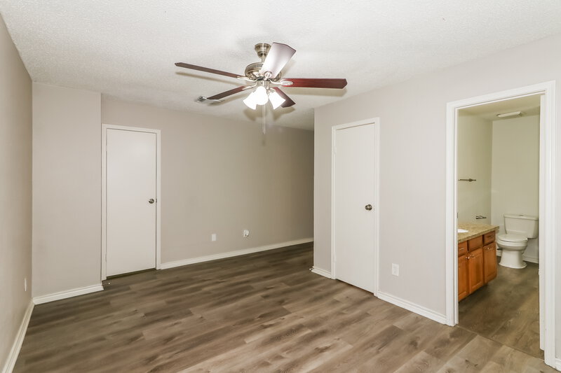 1,920/Mo, 10911 Kirkbud Ln Houston, TX 77089 Main Bedroom View 2