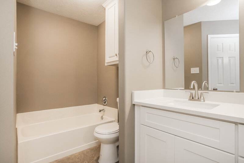 1,925/Mo, 16376 Many Trees Ln Conroe, TX 77302 Main Bathroom View 2