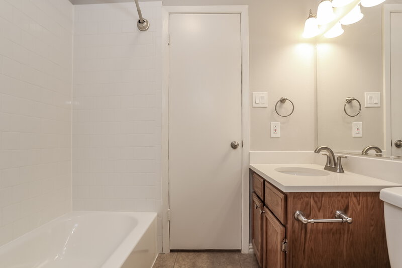 2,315/Mo, 4206 Stallion Brook Ln Spring, TX 77388 Main Bathroom View 2