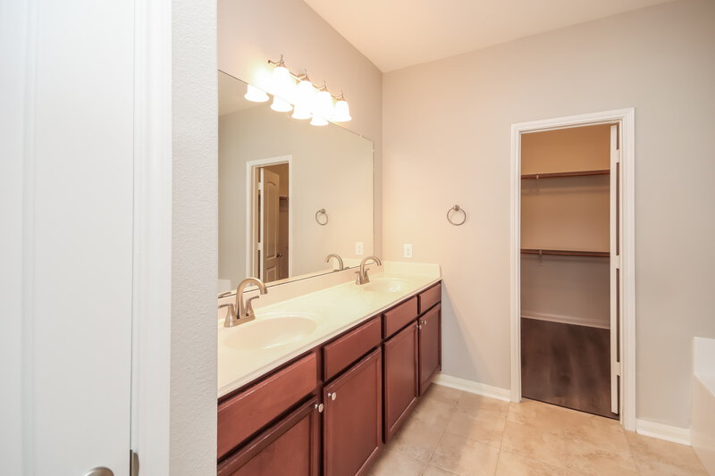 2,415/Mo, 7114 Millford Hill Ct Rosenberg, TX 77469 Main Bathroom View 2