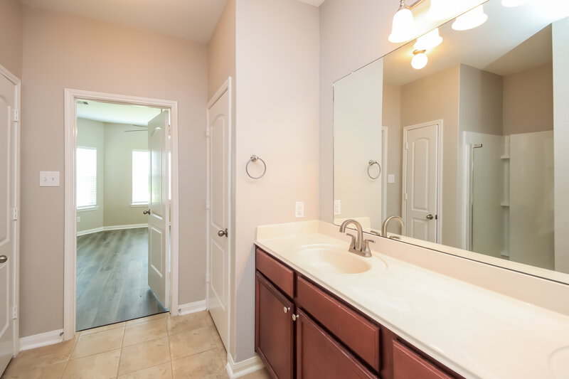 2,415/Mo, 7114 Millford Hill Ct Rosenberg, TX 77469 Main Bathroom View 3