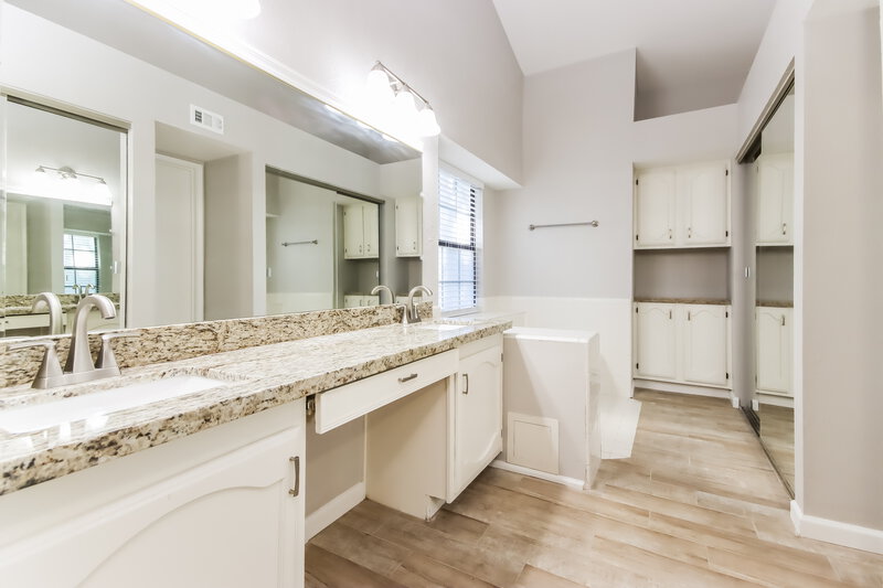 1,865/Mo, 19902 Rising Star Dr Humble, TX 77338 Main Bathroom View