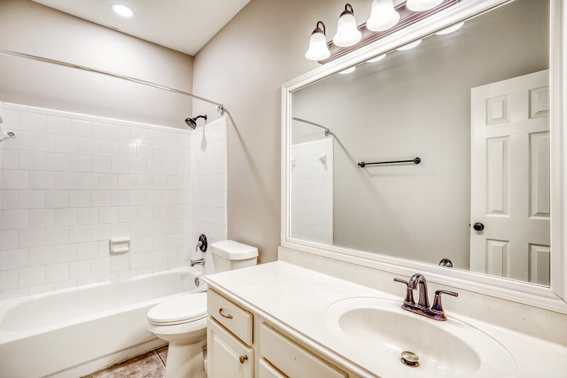 2,170/Mo, 7106 Blanco Pines Dr Humble, TX 77346 Bathroom View