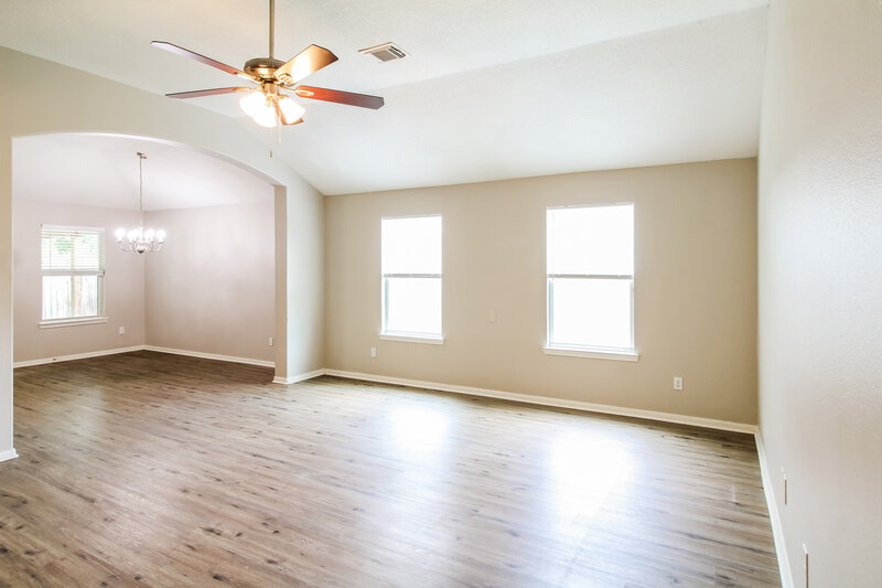 1,900/Mo, 1083 Shadow Glenn Dr Conroe, TX 77301 Living Room View