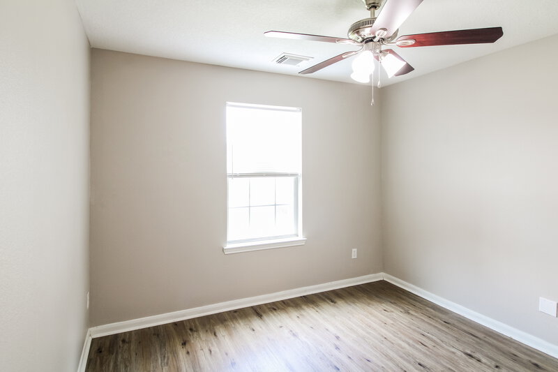 1,900/Mo, 1083 Shadow Glenn Dr Conroe, TX 77301 Main Bedroom View 2
