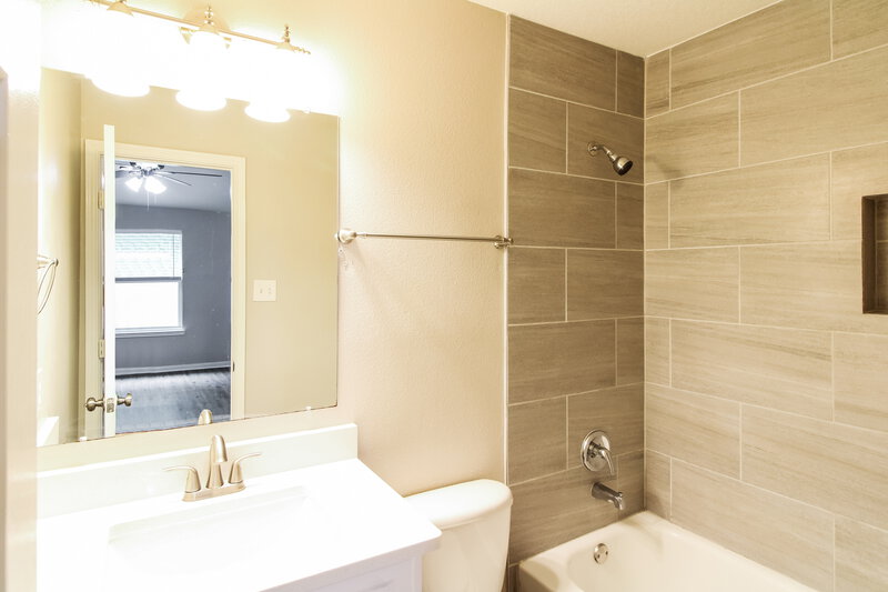 1,900/Mo, 1083 Shadow Glenn Dr Conroe, TX 77301 Bathroom View
