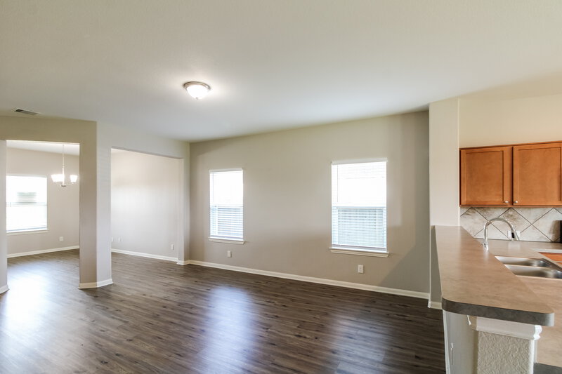 2,560/Mo, 2302 Thunderbolt Peak Dr Rosharon, TX 77583 Living Room View