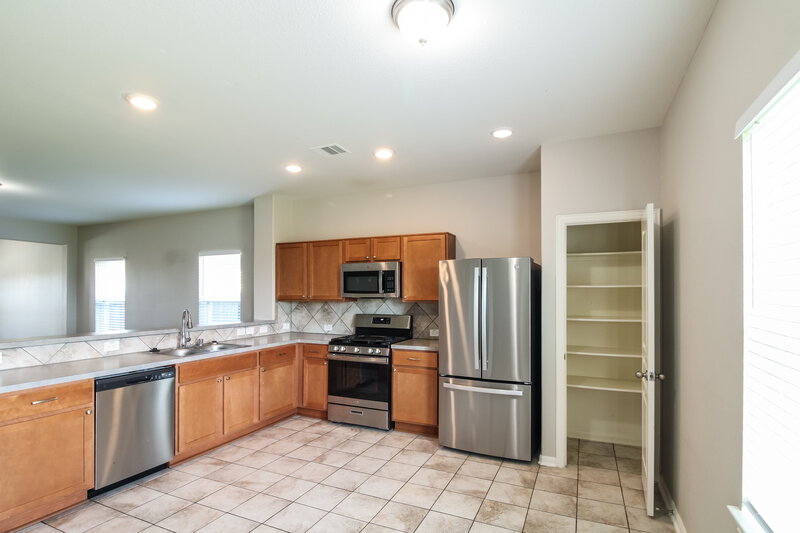 2,560/Mo, 2302 Thunderbolt Peak Dr Rosharon, TX 77583 Kitchen View