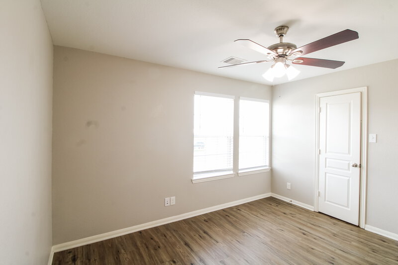 2,560/Mo, 2302 Thunderbolt Peak Dr Rosharon, TX 77583 Main Bedroom View 2