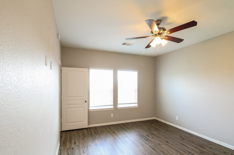 2,560/Mo, 2302 Thunderbolt Peak Dr Rosharon, TX 77583 Bedroom View