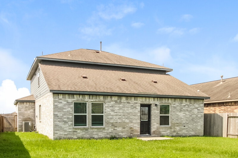 2,560/Mo, 2302 Thunderbolt Peak Dr Rosharon, TX 77583 Rear View