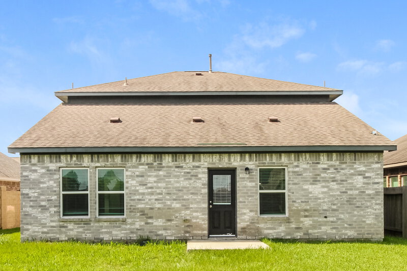 2,560/Mo, 2302 Thunderbolt Peak Dr Rosharon, TX 77583 Rear View 2