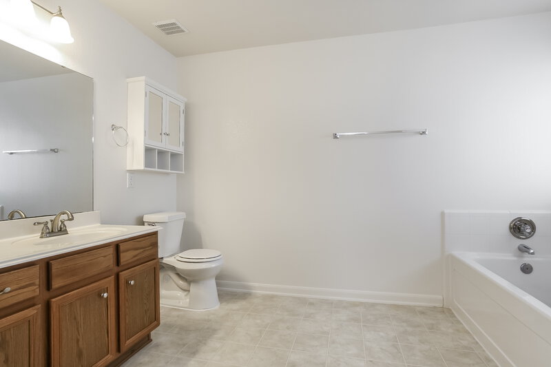 2,140/Mo, 6343 Bright Bloom Ln Spring, TX 77379 Main Bathroom View