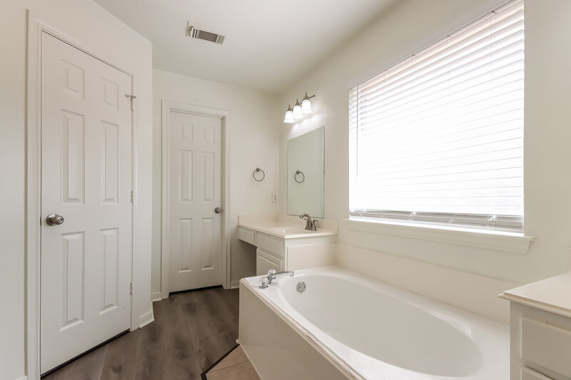 1,920/Mo, 3330 Candlepine Dr Spring, TX 77388 Main Bathroom View