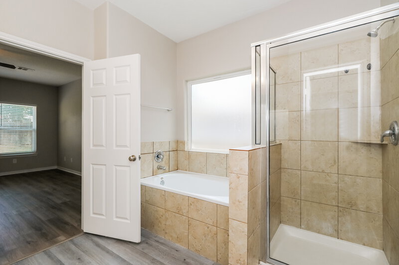 1,775/Mo, 18460 Sunrise Maple Dr Montgomery, TX 77316 Main Bathroom View 2