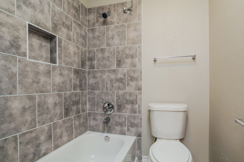 1,760/Mo, 20014 Lions Gate Dr Humble, TX 77338 Main Bathroom View 3