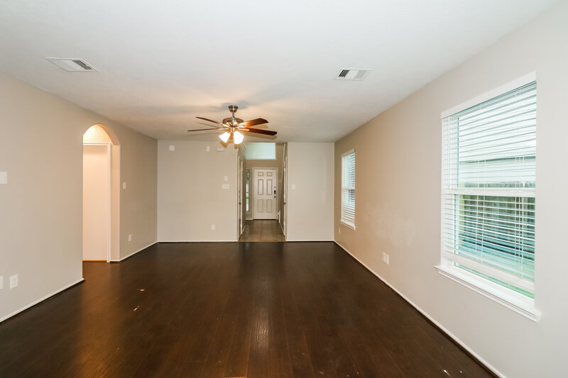2,720/Mo, 4102 Buras Pass Ln Houston, TX 77045 Living Room View