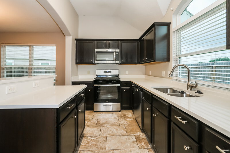 2,720/Mo, 4102 Buras Pass Ln Houston, TX 77045 Kitchen View