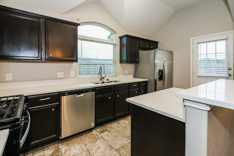 2,720/Mo, 4102 Buras Pass Ln Houston, TX 77045 Kitchen View 2