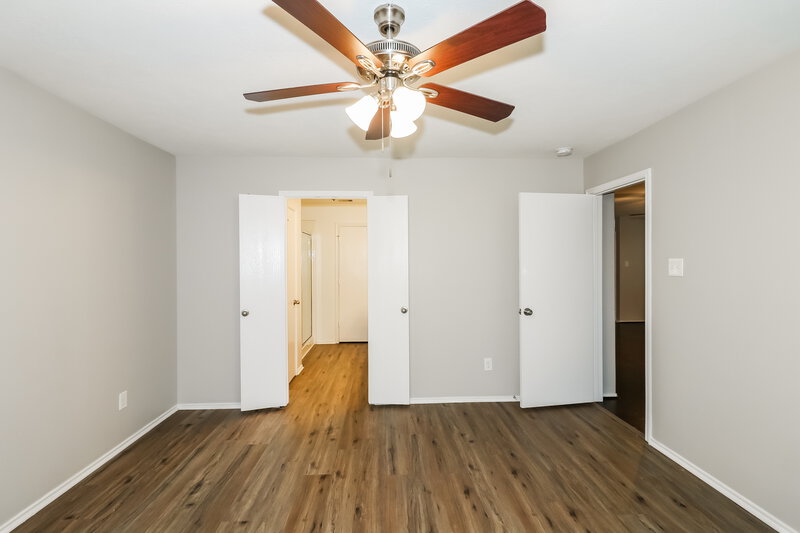 2,720/Mo, 4102 Buras Pass Ln Houston, TX 77045 Main Bedroom View 2