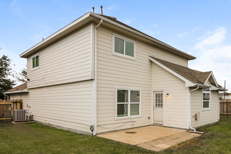 2,720/Mo, 4102 Buras Pass Ln Houston, TX 77045 Rear View