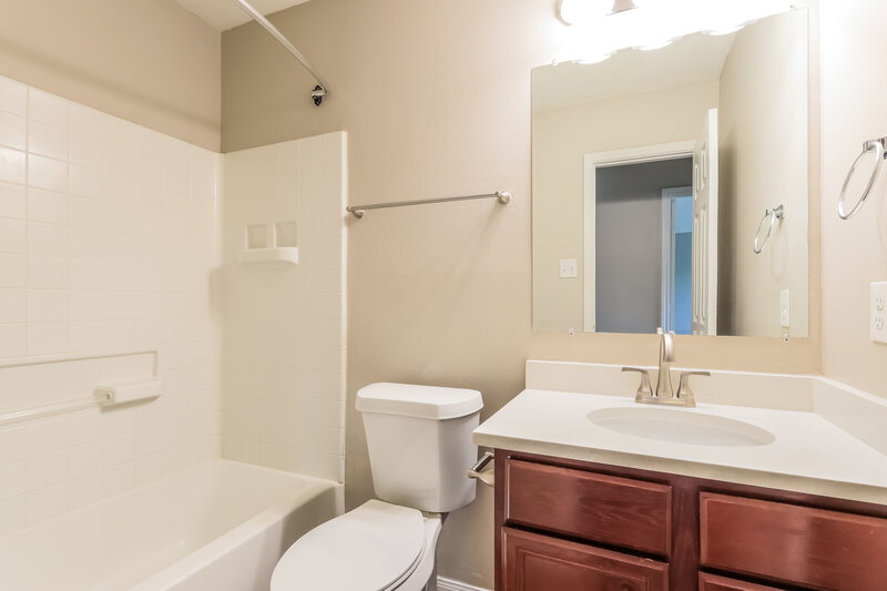 1,790/Mo, 2507 Kiplands Way Dr Houston, TX 77014 Bathroom View