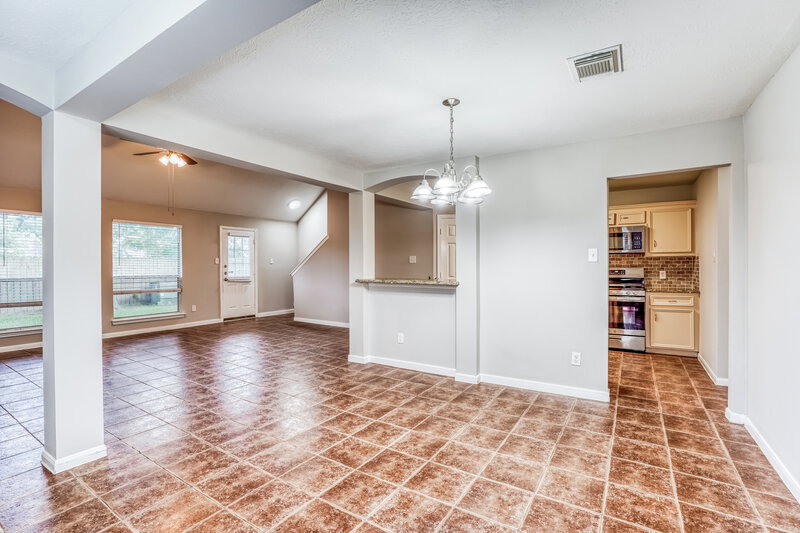1,825/Mo, 8238 Fuqua Gardens Dr Houston, TX 77075 Dining Room View