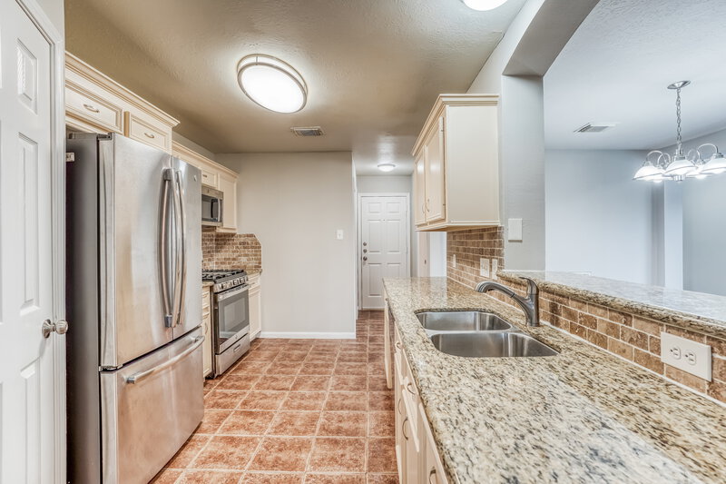 1,825/Mo, 8238 Fuqua Gardens Dr Houston, TX 77075 Kitchen View
