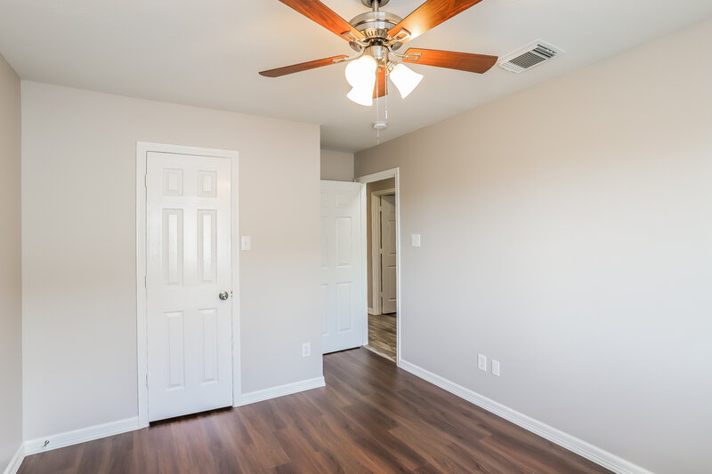 2,020/Mo, 8238 Fuqua Gardens Dr Houston, TX 77075 Main Bedroom View