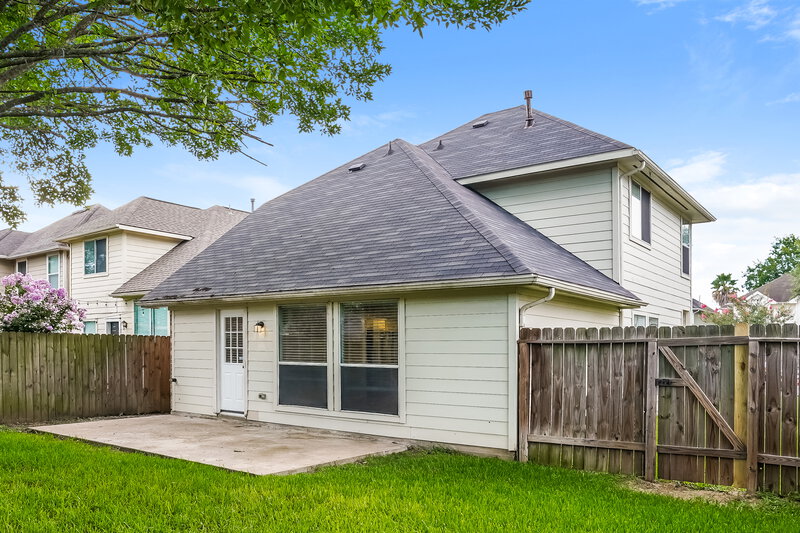 1,825/Mo, 8238 Fuqua Gardens Dr Houston, TX 77075 Rear View