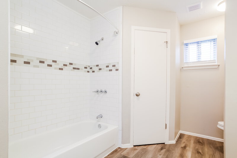 1,985/Mo, 3522 Acorn Run Ln Spring, TX 77389 Main Bathroom View 2