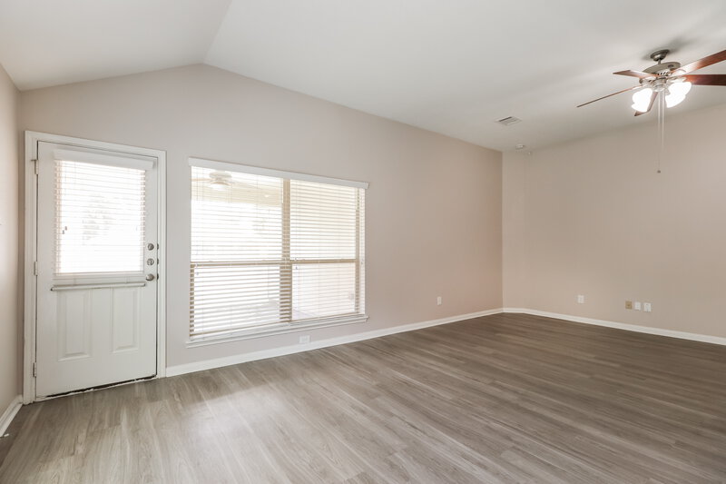 1,775/Mo, 603 Lake View Dr Montgomery, TX 77356 Living Room View