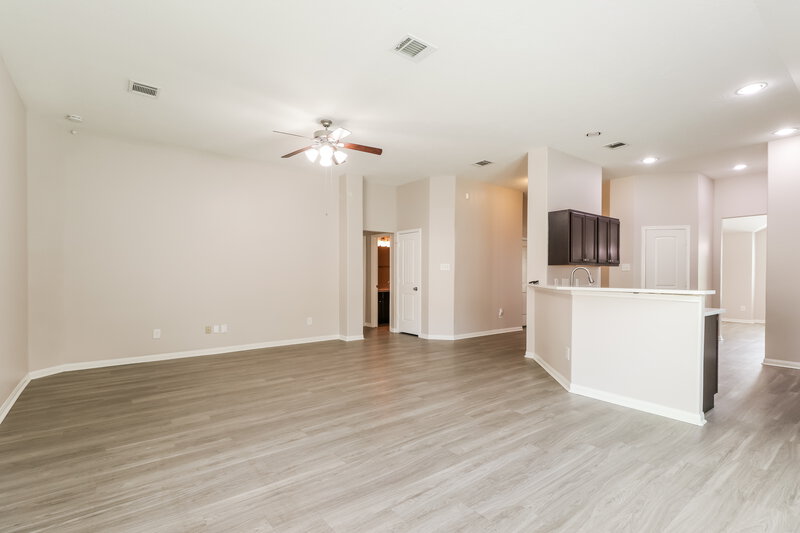 1,775/Mo, 603 Lake View Dr Montgomery, TX 77356 Living Room View 2