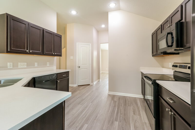 1,775/Mo, 603 Lake View Dr Montgomery, TX 77356 Kitchen View 2