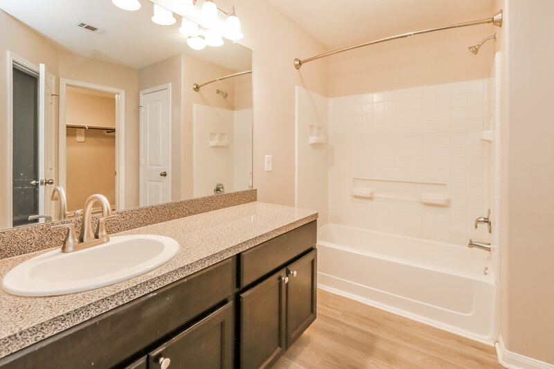 1,775/Mo, 603 Lake View Dr Montgomery, TX 77356 Main Bathroom View