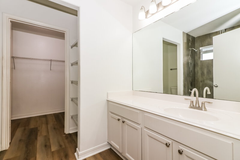 2,140/Mo, 12807 Colony Heath Ln Houston, TX 77085 Main Bathroom View