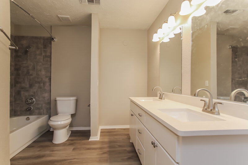 2,150/Mo, 20019 River Brook Dr Humble, TX 77346 Main Bathroom View