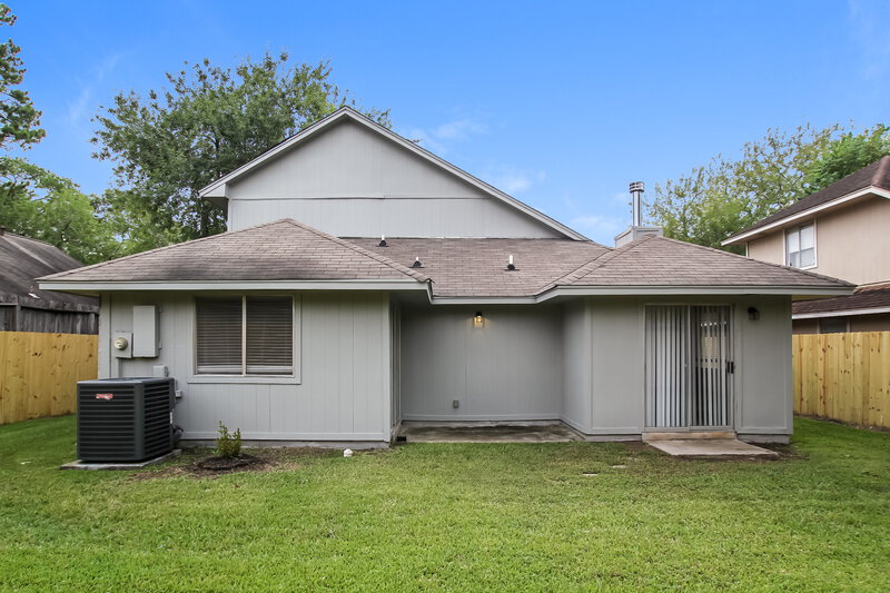 2,150/Mo, 20019 River Brook Dr Humble, TX 77346 Rear View