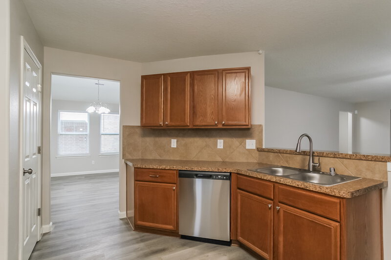 2,055/Mo, 4843 Fair Oak Dale Ln Humble, TX 77346 Kitchen View 2